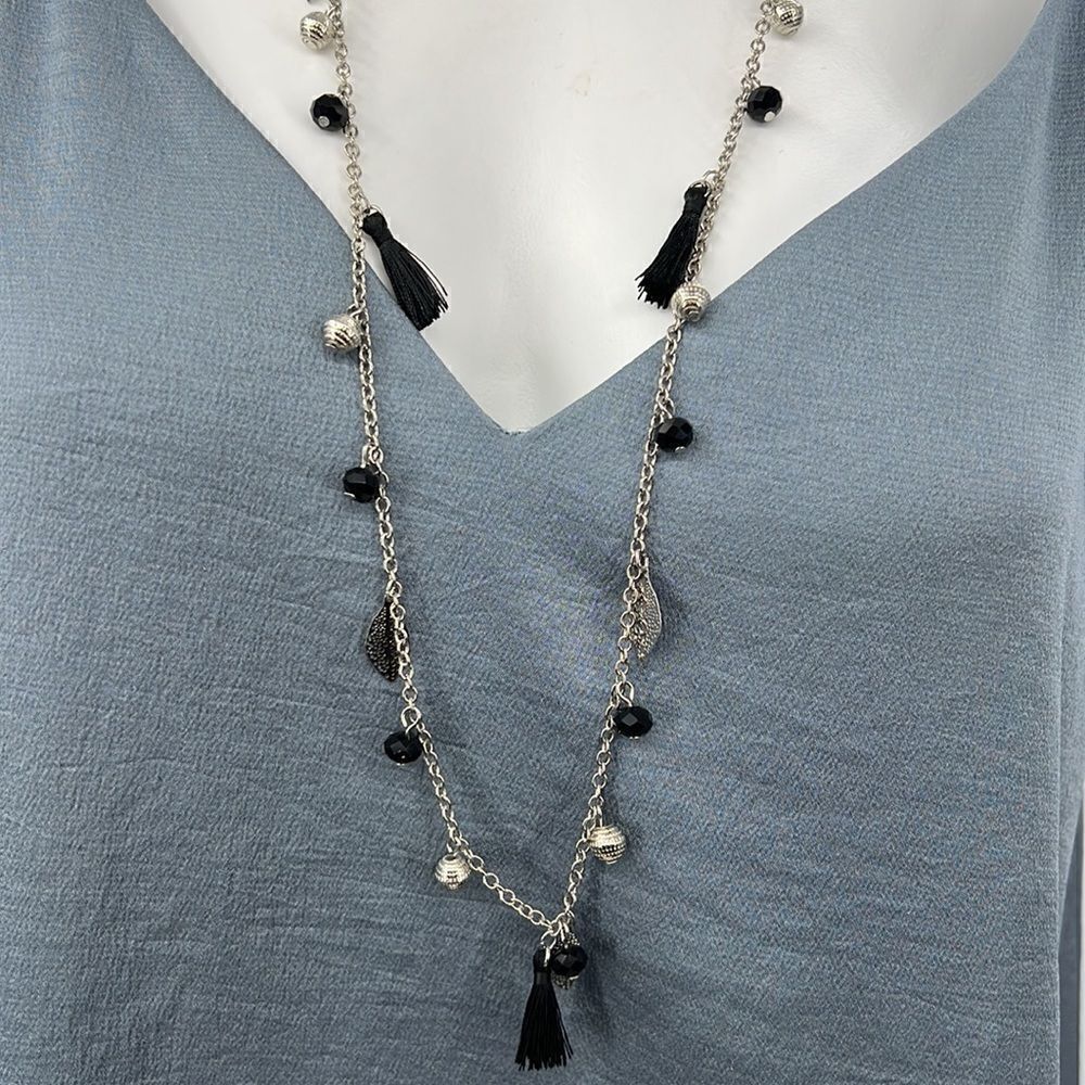 Cato necklace and earrings tassel and feathers